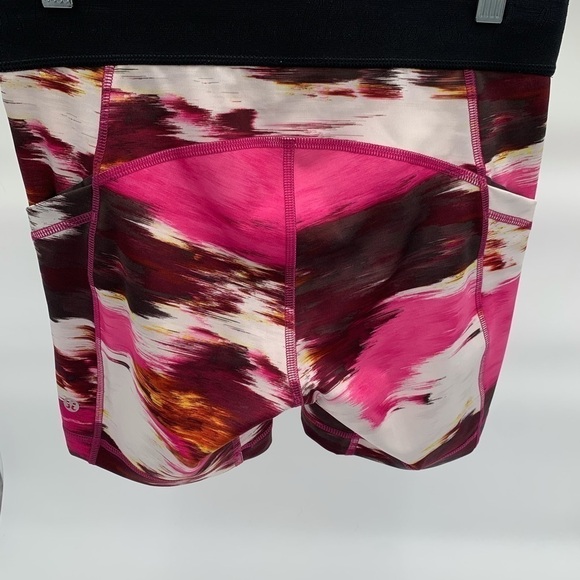 LULULEMON Pink,Maroon, and White Pattern Shorts Side Pockets Black Elastic in W - Picture 4 of 4